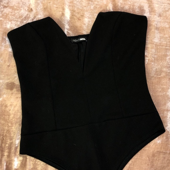 NWOT Fashion Nova black deep V body suit - Picture 5 of 5